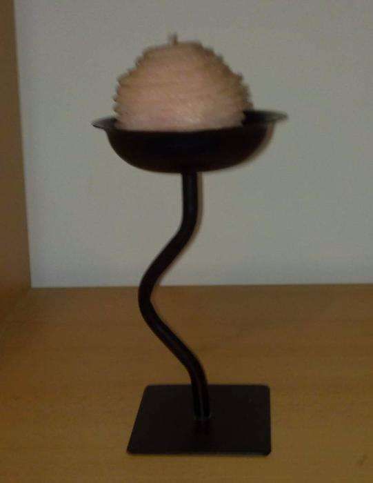Castiçal Preto Ondulado com Vela - NOVO