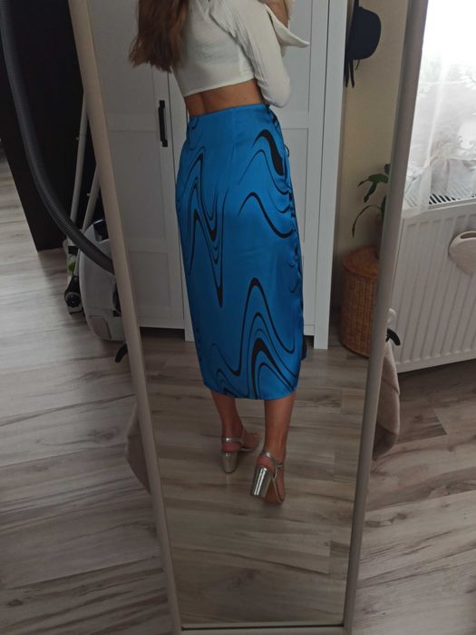 Spódnica damska asymetryczna mini wiązana niebieska s ala satyna