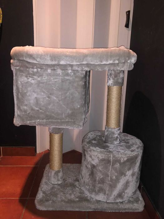 Cama + arranhador de pêlo para gato