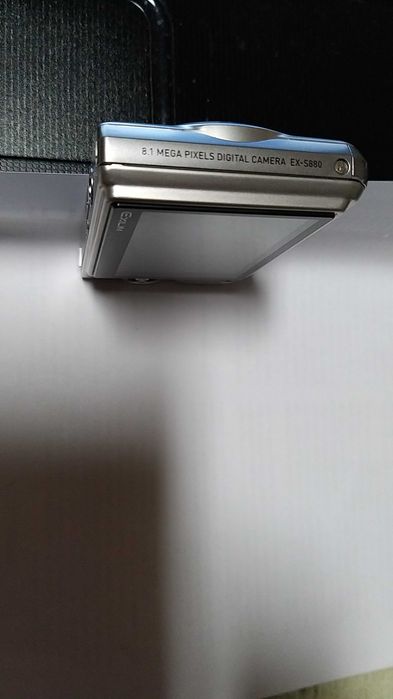 Casio Exilim EX-S880 Camera64730023505667123