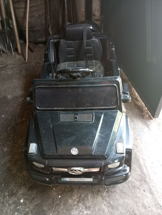 Дитячий mercedes v8 в хорошому стані