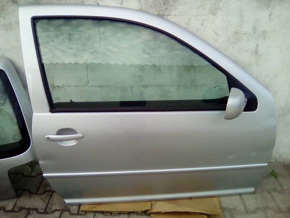 Porta lado direito + Porta Bagageira Golf IV 1900 TDI - IMPECAVEL