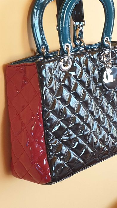 Torebka lakierowana, pikowana