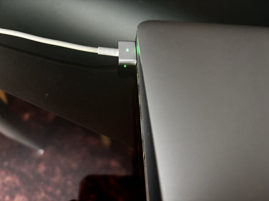 MacBook Pro 2015445715794467891203
