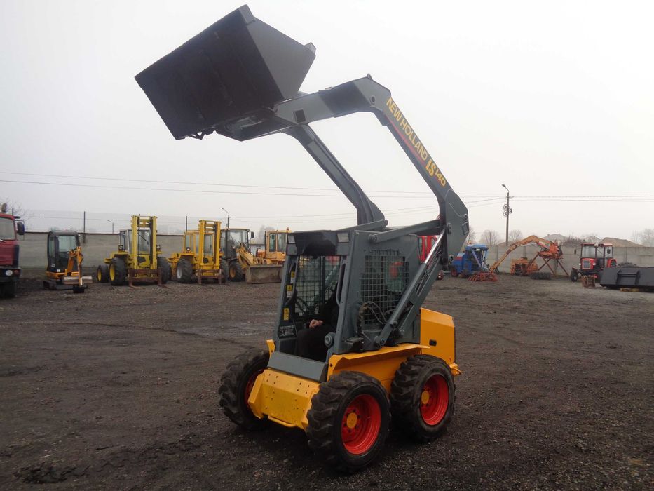 Ładowarka Mini ładowarka NEW HOLLAND LS140 Bobcat