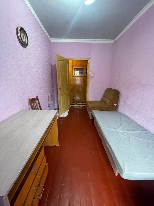 3-Кімнатна квартира в місті Буринь , біля автовокзалу , з гаражем !