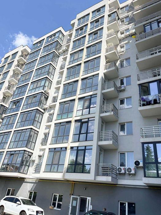 Продам видову 2 кімнатну квартиру студію в центрі на Огієнка