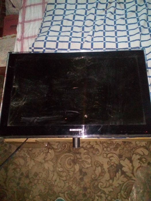 Телевизор SAMSUNG (повреждена матрица). Модель LE32D550.