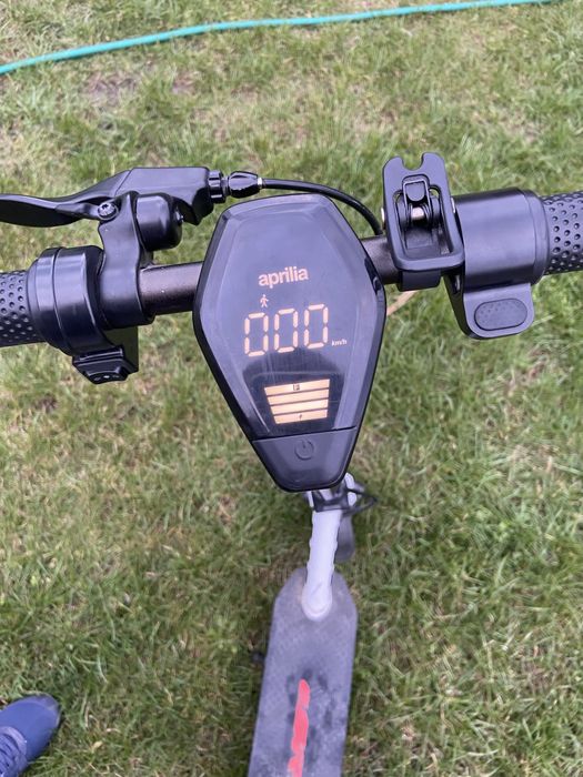 Hulajnoga elektryczna aprillia esrz