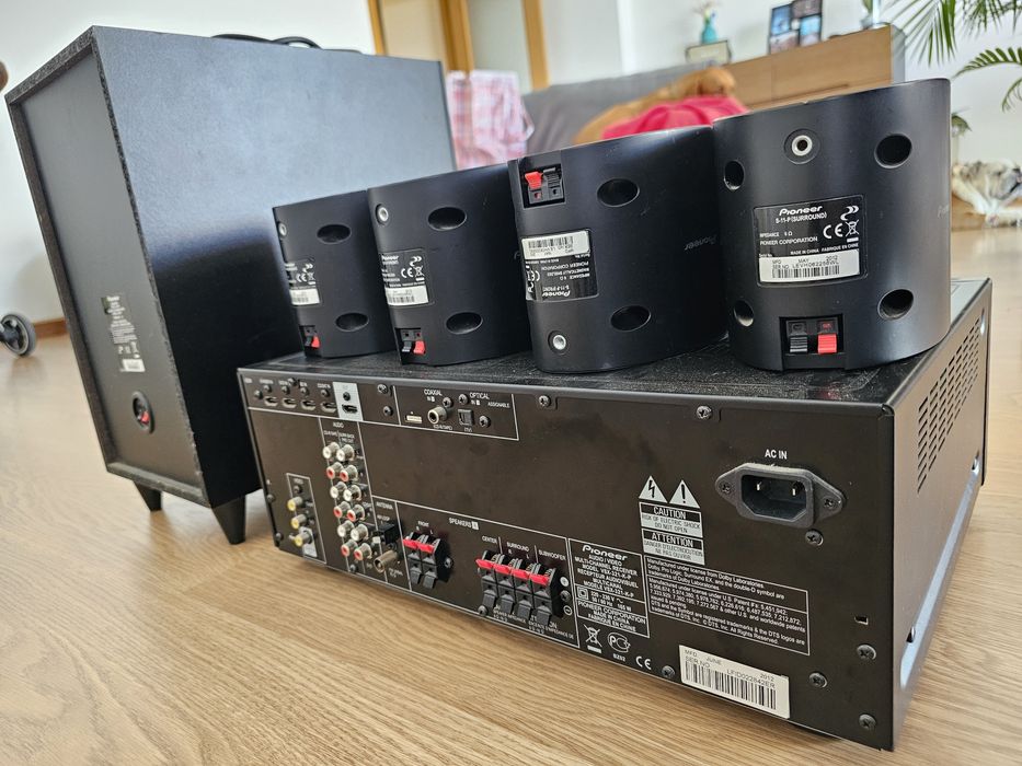 Conjunto de 5 colunas + subwoofer da Pioneer