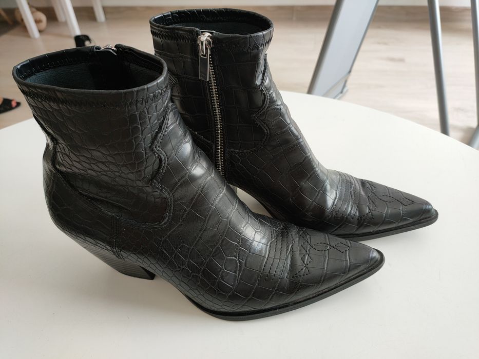 Botki kowbojki Bershka wzór wężowy rozmiar 38