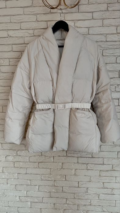 Куртка пуховик в ідеальному стані.