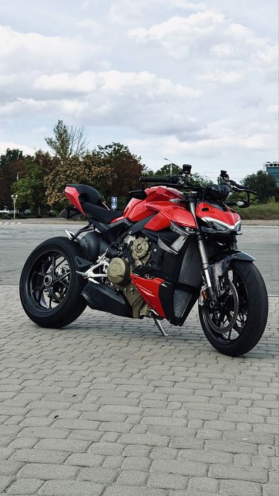 Ducati street fighter v4