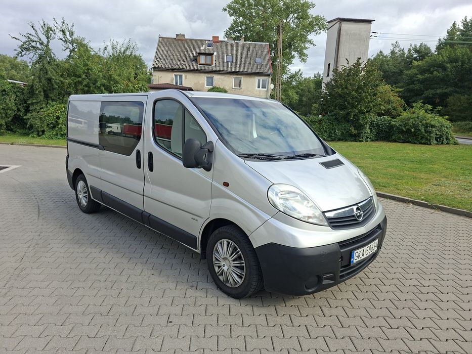 Opel vivaro.5 osób maxi long 2011