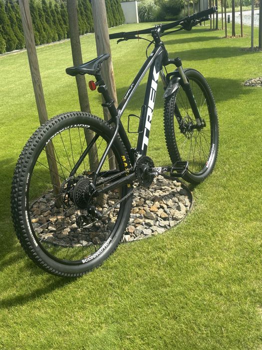 Trek Marlin 5 – czarny, koła 29”