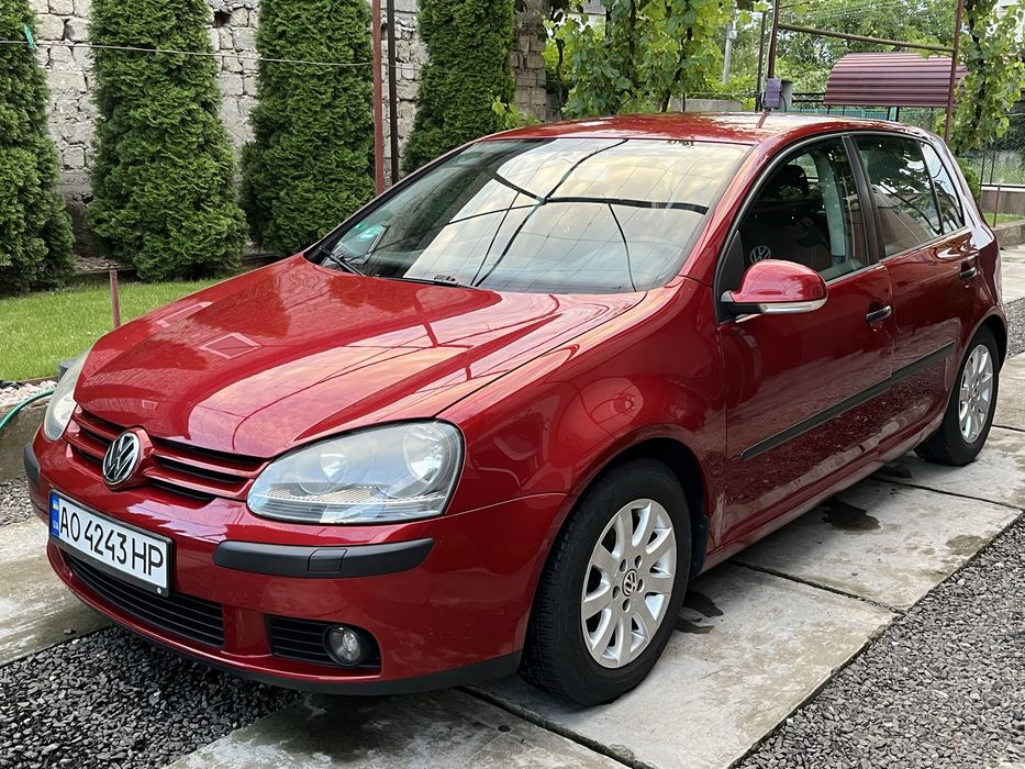 Volkswagen Golf . 1,4 mpi . 2003 рік. Червоний металік
