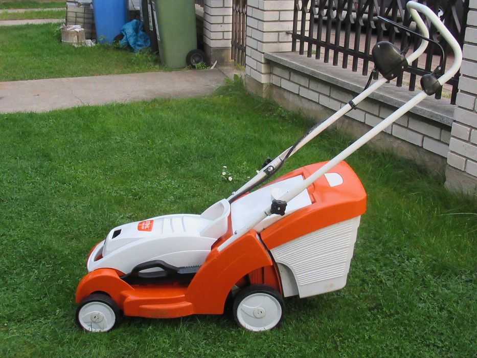Kosiarka Akumulatorowa Stihl RMA 339 z akumulatorem i  ładowarką