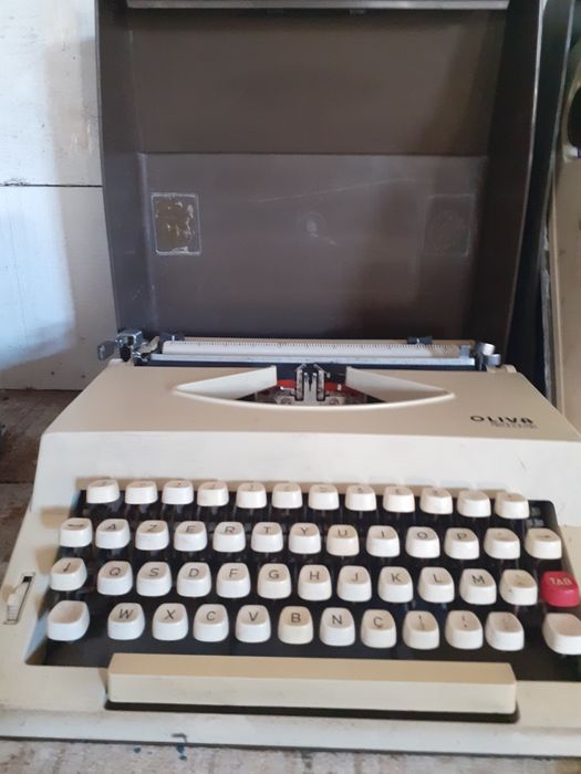 Máquina escrever Oliva 200S