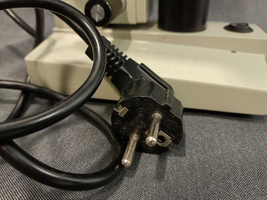 Микроскоп лабораторный с подсветкой из Германии