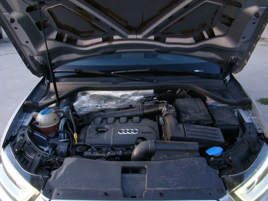 Продам  AUDI  Q3