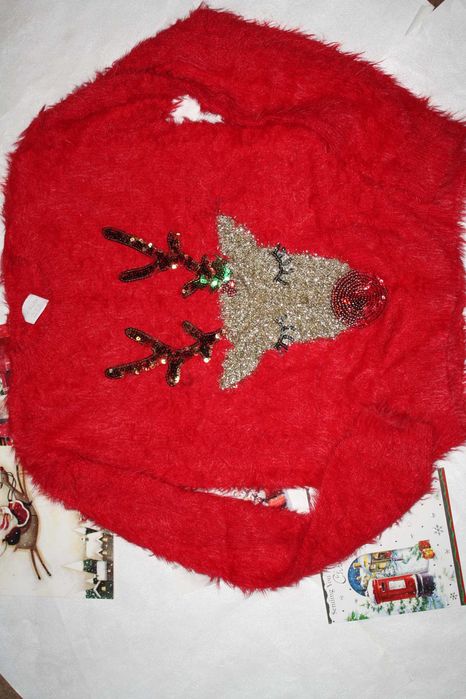 Новогодние свитера от 3 лет до 8лет,р-98-128 отличное состояние