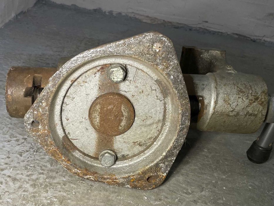 Тиски слесарные металлические