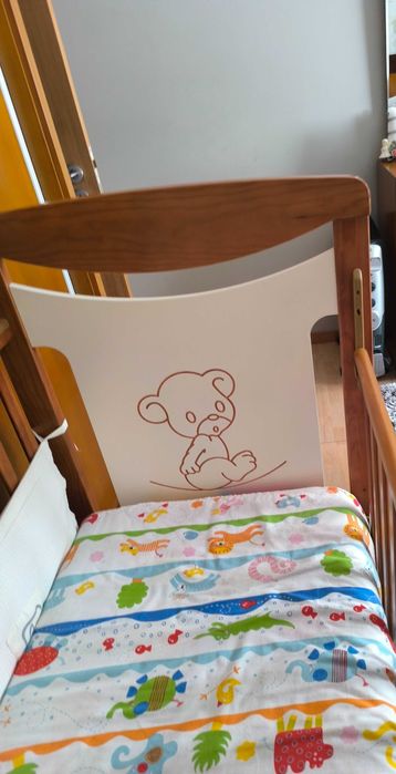 Cama bebé com colchão