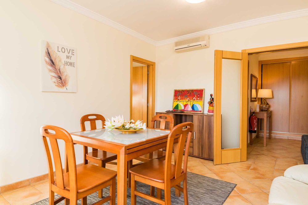 Apartamento T2 Ate 6 Pessoas com Ar condicionado, Wi-fi, Canais Premium, Sport Tv, Atoalhados Incluídos
