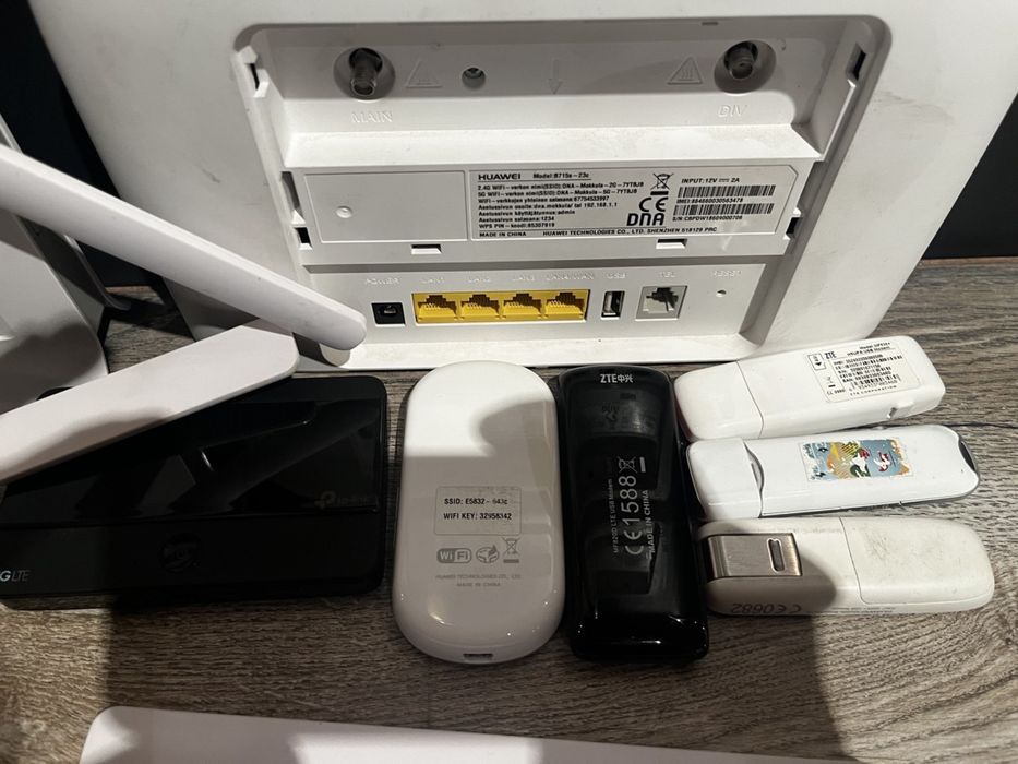 Колекція роутерів Huawei -дешево, працюють ще краще