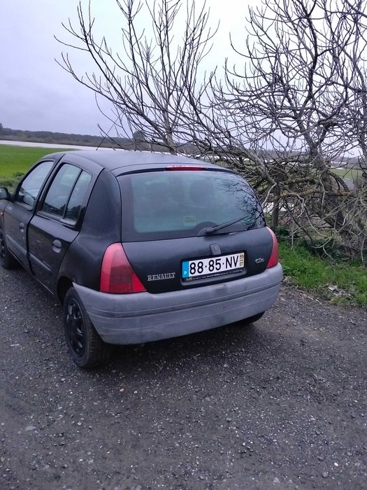 Vendo Renault Clio em bom estado com inspeção feita peneus novos