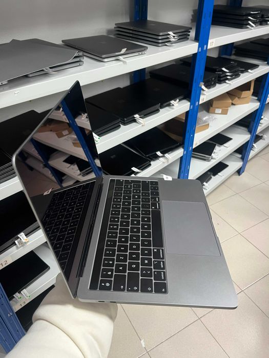 Apple MacBook Pro 13" 2018 i7 16GB 2TB SSD Retina