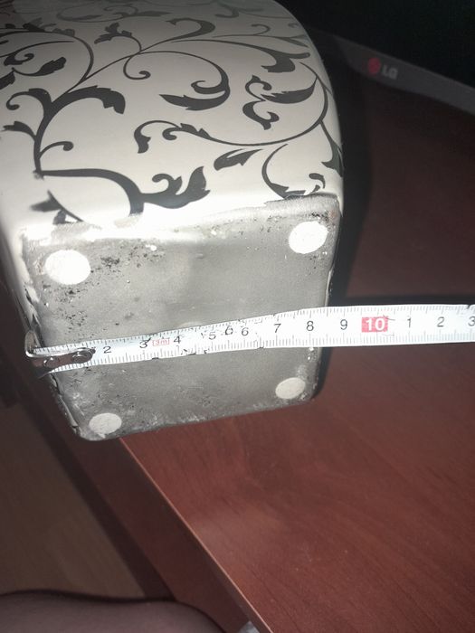 Duży dekoracyjny wazon ceramiczny.