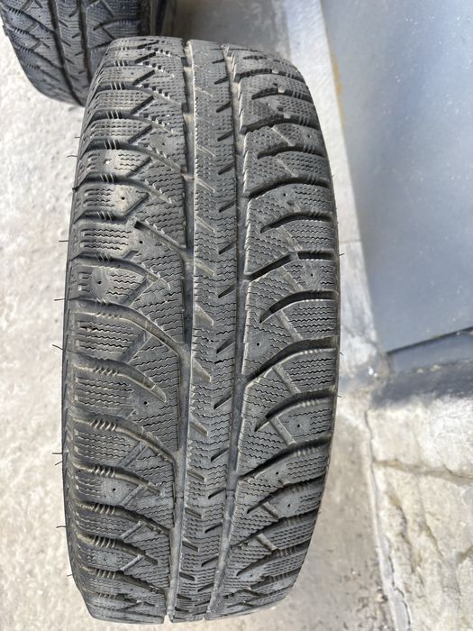 Продам зимові шини Lassa 195/65/R15. Відмінний стан. Без дефектів