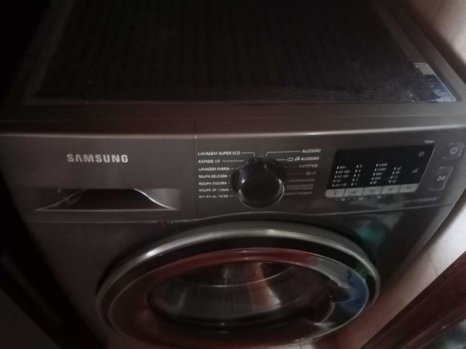 Máquina de lavar roupa SAMSUNG. pouco uso, capacidade de 8kg