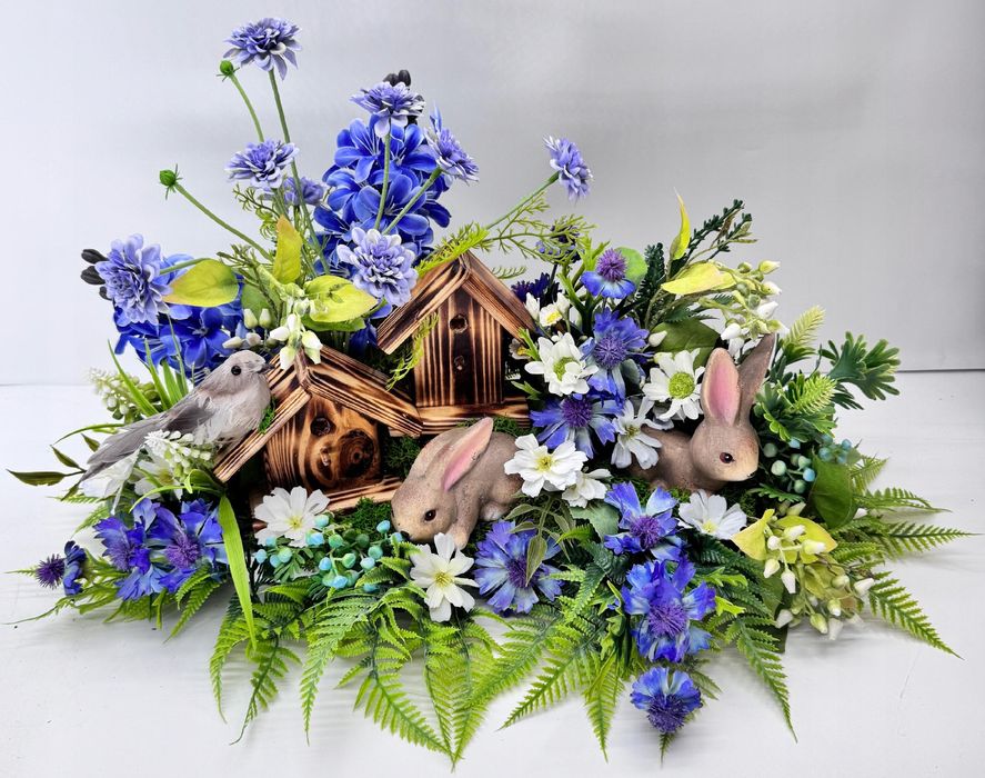 Stroik wielkanocny wiosenny z zajączkami i domkami
