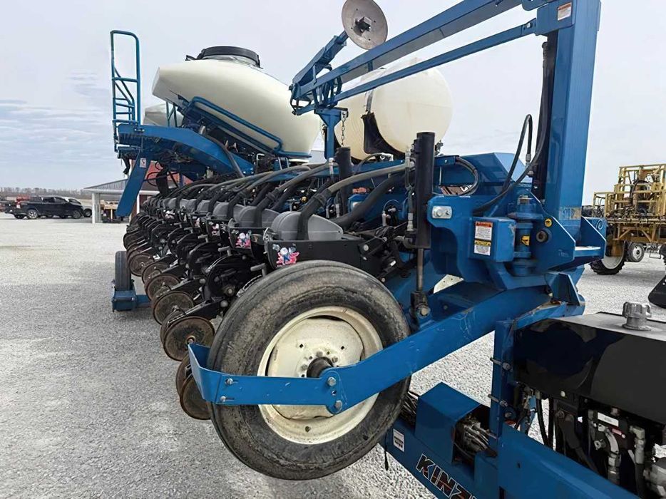 Kinze       3660 2010