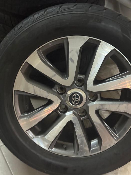 Комлект летней резины  TOYO, с оригинальными дисками LAND CRUISER 200