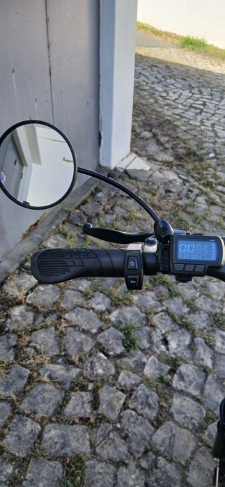 Bicicleta elétrica 1000W 48V 60 KM/H ridstar em muito bom estado com carregador, porta telemóvel e cadeado
FAÇO ENTREGA