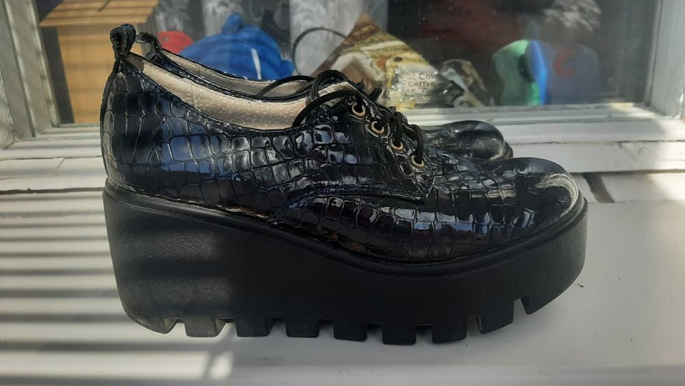 Туфли кожа на платформе.Туфлі,шкіра лакові