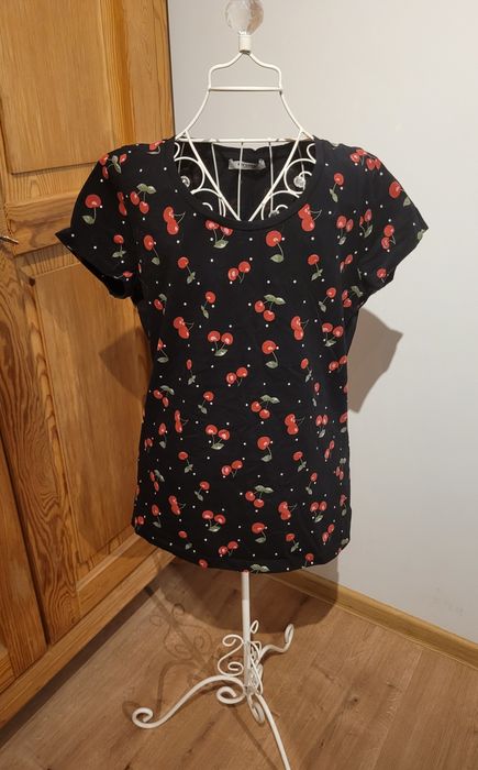 Czarny T-shirt w wiśnie (Orsay, S)