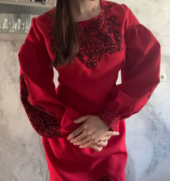 Вишита сукня, ручної роботи