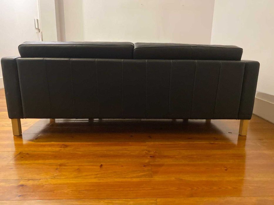 Sofá pele cartone preto IKea