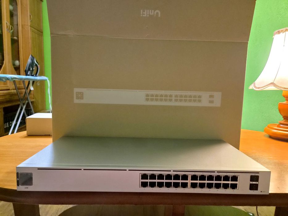 Najtańsza oferta  sprzeadaży  praktycznie nowy switch ubiquiti USW 24  ( NIE POE !! )  Gwarancja