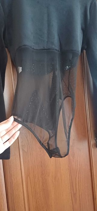 Czarne eleganckie body r. S/M z kokardą z cekinów