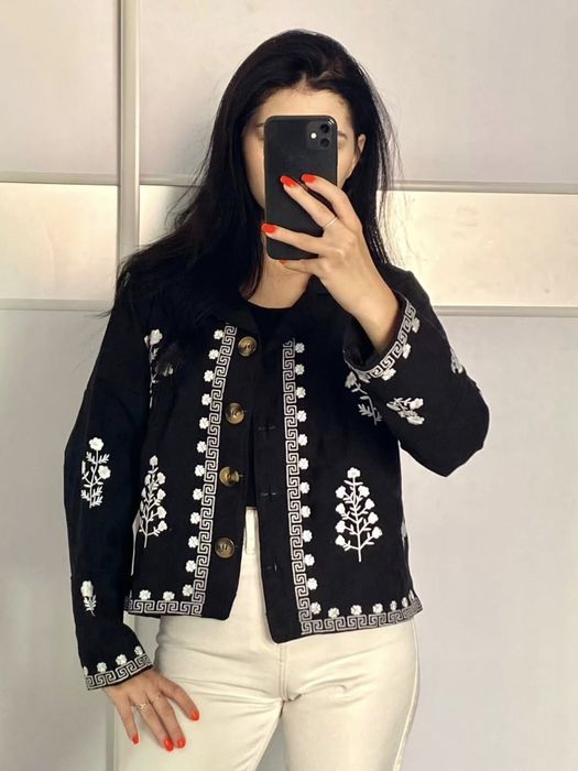 Розкішний вишитий піджак,накидка, манішка