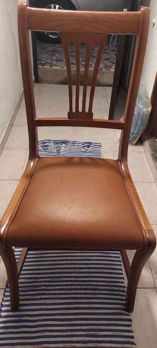 movel de sala de jantar em madeira clara com mesa e 6 cadeiras