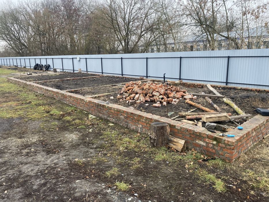 Продам територію 0,5 га в центрі с. Єрки