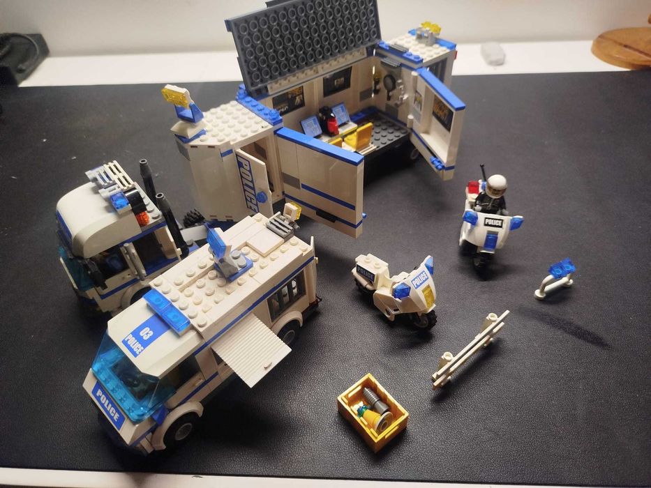Lote LEGO City Polícia - Camião Unidade Móvel (7288) + Extras