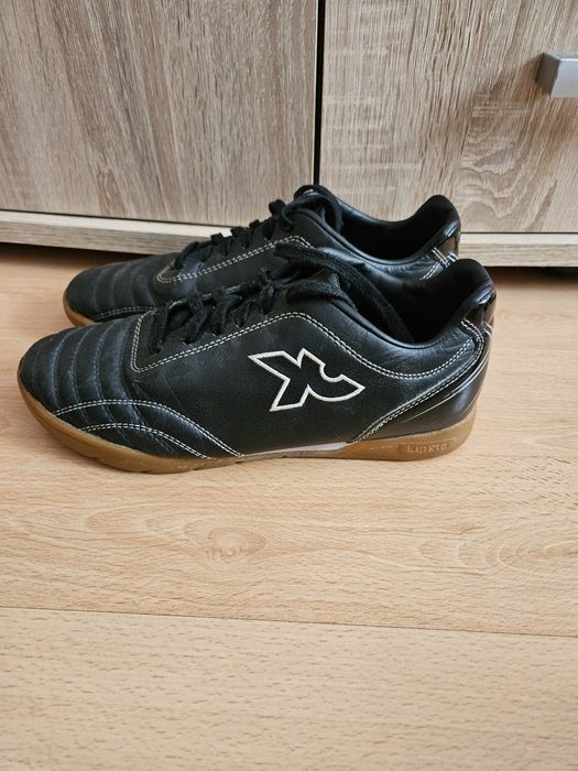 Sprzedam buty do gry w piłkę