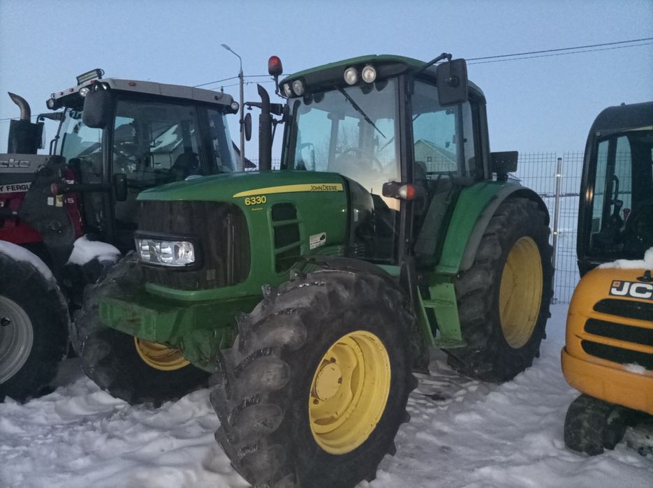 John Deere 6330 . fendt